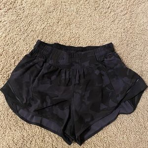 Lululemon Hotty Hot Short 2.5"